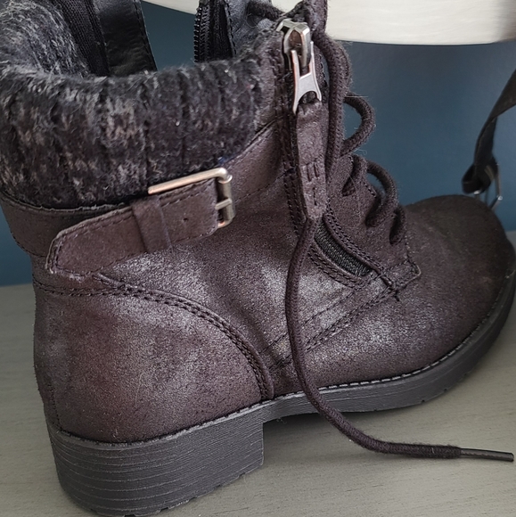 Like new black ankle boots womens size 6 - Picture 2 of 3